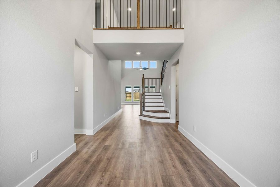 Spacious, unfurnished interior of a new home in Valencia, Manvel (Image 27).