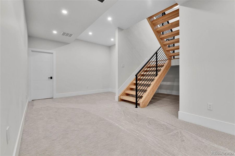 Spacious, unfurnished interior of a new home in , Boulder (Image 23).
