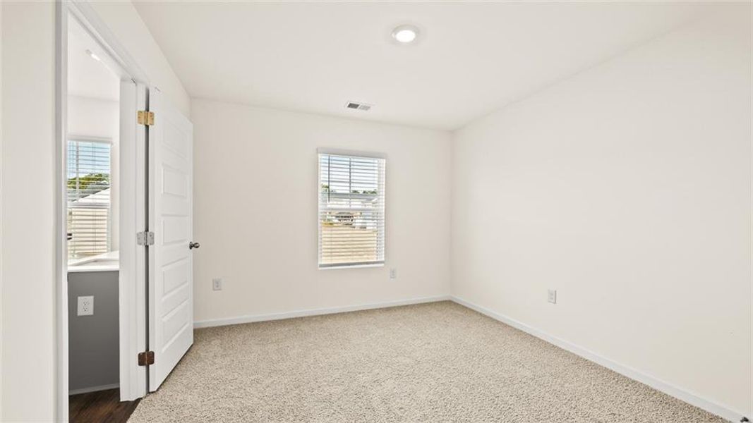 Spacious, unfurnished interior of a new home in Inverness at Sugarloaf, Lawrenceville (Image 28).