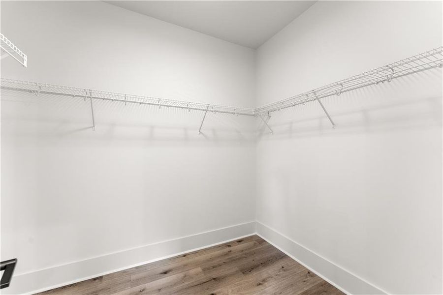 Spacious, unfurnished interior of a new home in , Gainesville (Image 12).