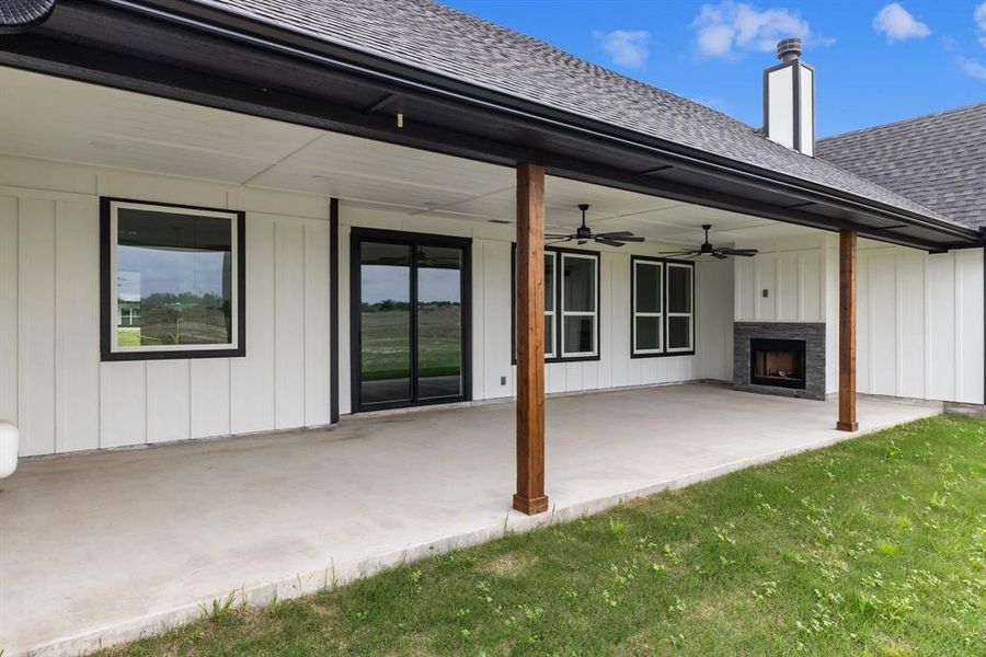 Exterior details and patio area of a home in , Celeste (Image 29).