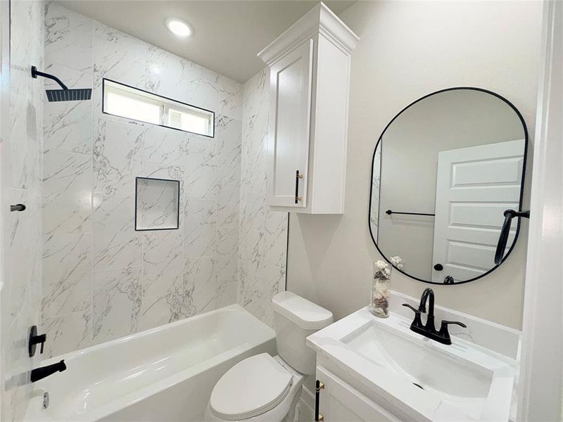 Furnished interior view inside a new home in , Quinlan (Image 16).