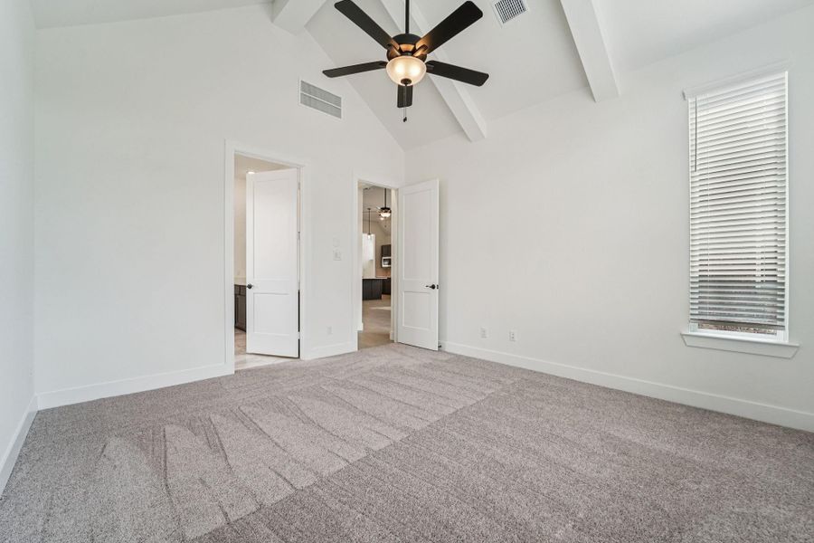 Spacious, unfurnished interior of a new home in Kresston, Montgomery (Image 38).