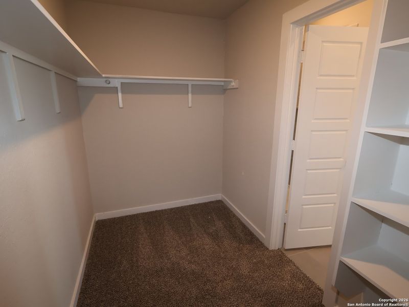 Spacious, unfurnished interior of a new home in Winding Brook, San Antonio (Image 19).