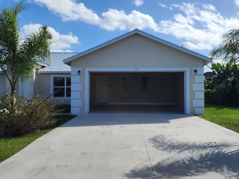 Front exterior of a new home in , Okeechobee, FL, highlighting curb appeal (Image 1). Front exterior of a new home in , Okeechobee, FL, highlighting curb appeal (Image 1).