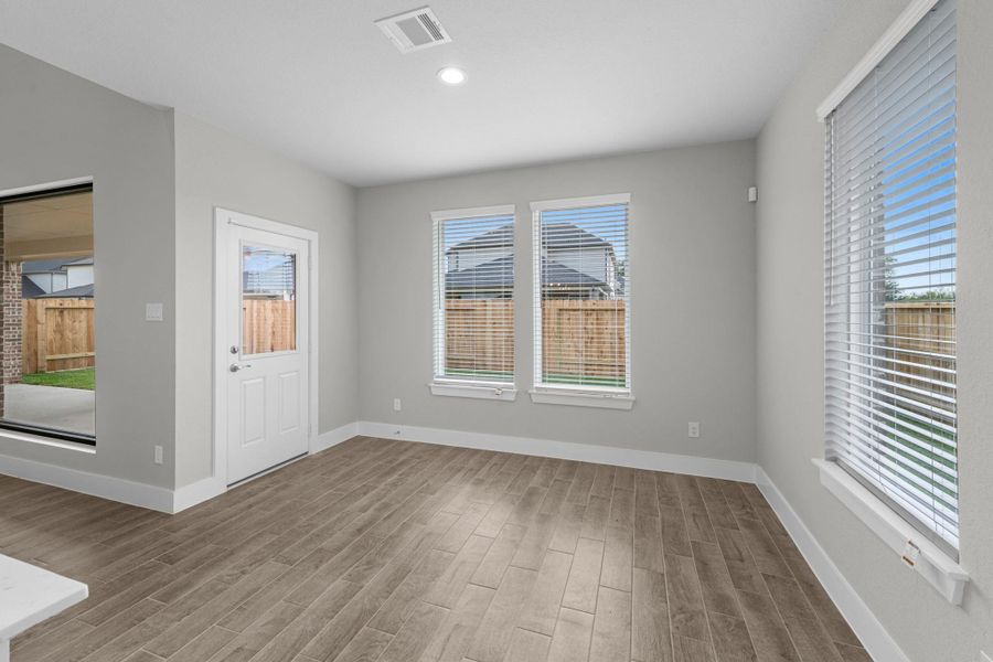 Spacious, unfurnished interior of a new home in Morton Creek Ranch, Katy (Image 21).