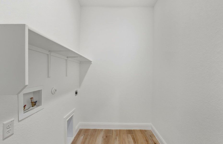 Spacious, unfurnished interior of a new home in Saddleback at Santa Rita Ranch, Liberty Hill (Image 21).