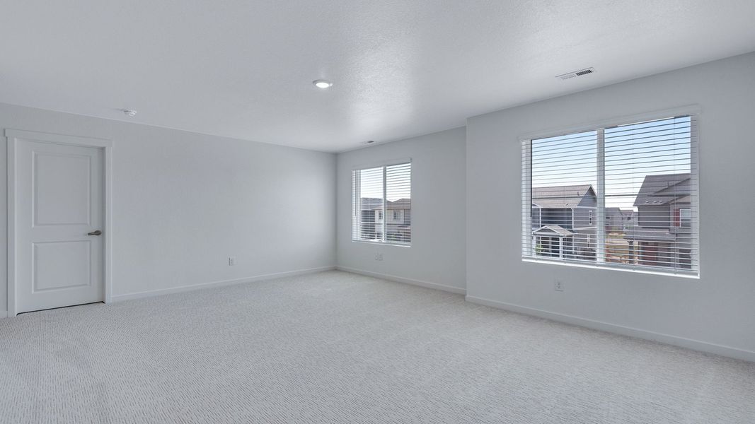 Spacious, unfurnished interior of a new home in Prairie Song, Windsor (Image 20).