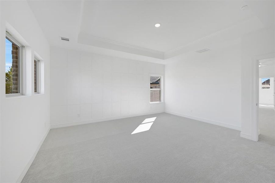 Spacious, unfurnished interior of a new home in Heath Golf & Yacht Villas, Heath (Image 29).