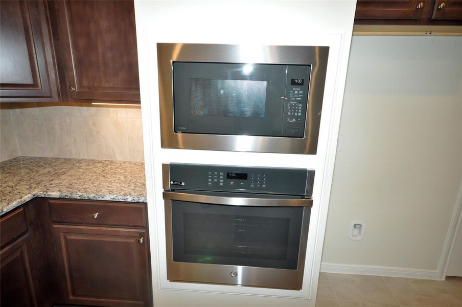 Close-up of interior finishes inside a home in Pedregal, League City (Image 19). Close-up of interior finishes inside a home in Pedregal, League City (Image 19).