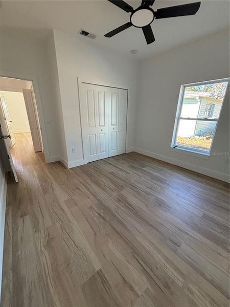 Spacious, unfurnished interior of a new home in , Sebring (Image 15).