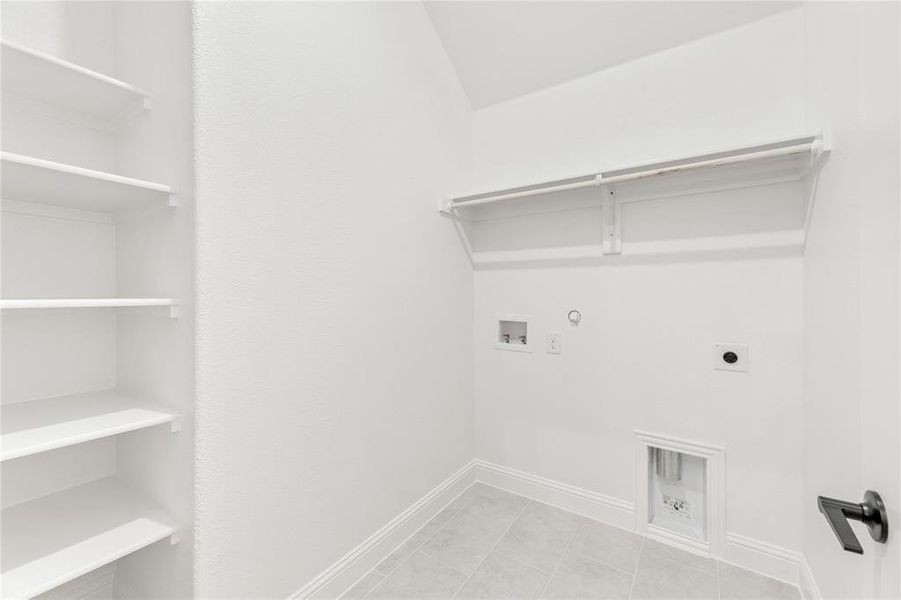 Spacious, unfurnished interior of a new home in Stone River Glen 60s, Royse City (Image 23).