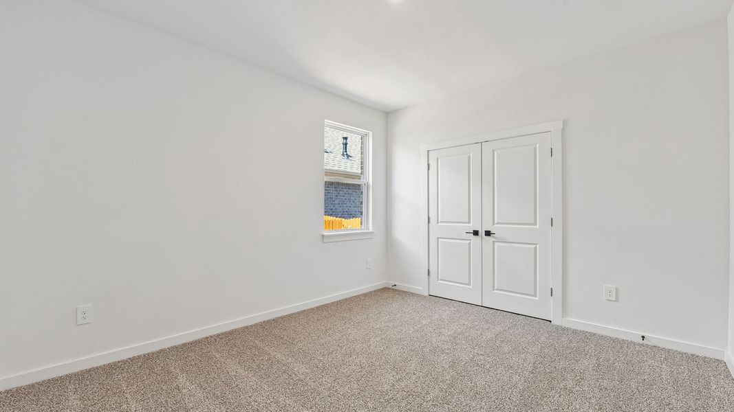 Spacious, unfurnished interior of a new home in Rosenbusch Ranch, Leander (Image 35).