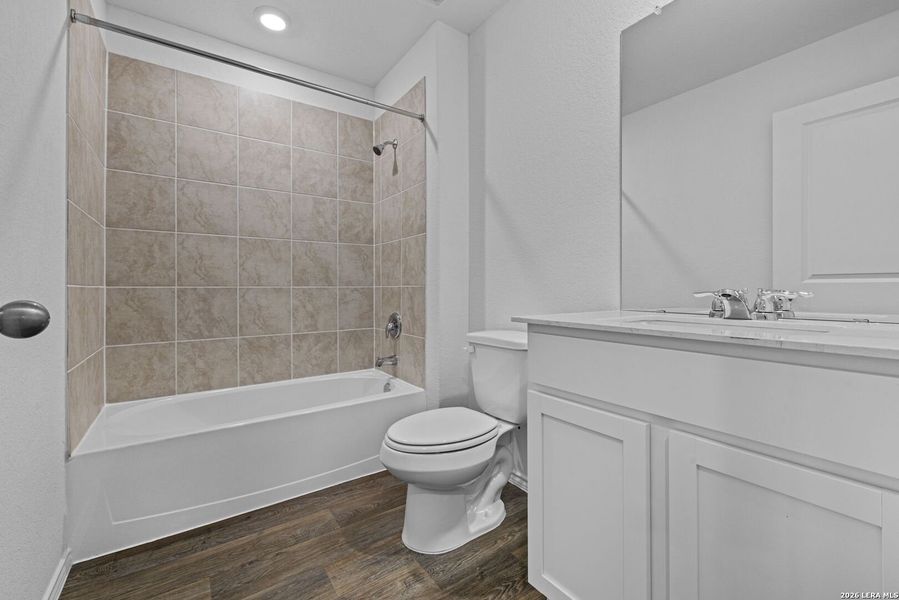 Furnished interior view inside a new home in Avenida, Converse (Image 9).