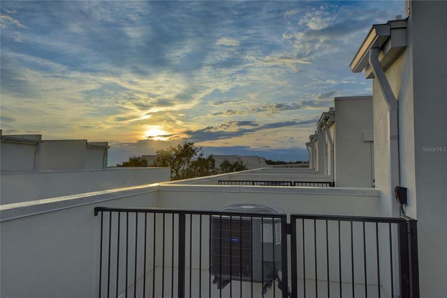 Exterior details and patio area of a home in , St. Petersburg (Image 32).
