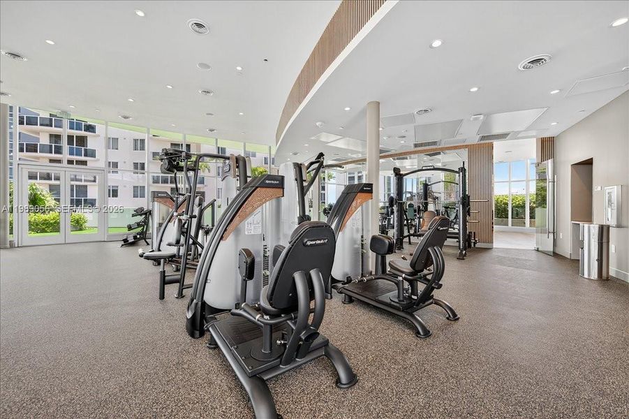 Community amenities in , Miami (Image 40).