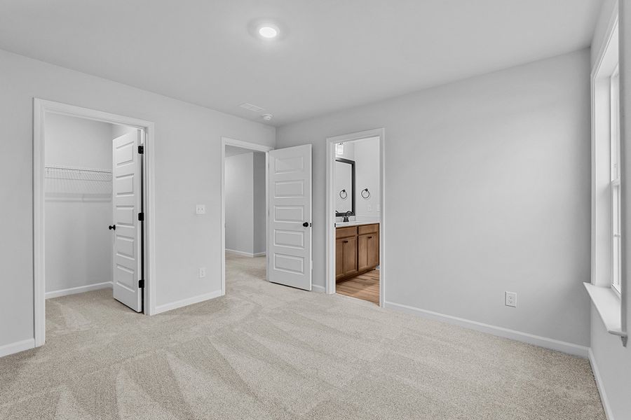Spacious, unfurnished interior of a new home in Fieldstone, Lexington (Image 49).