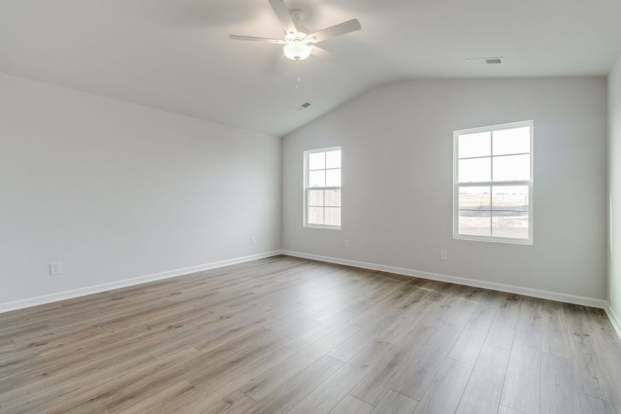 Spacious, unfurnished interior of a new home in Winston Point, Gilbert (Image 21).