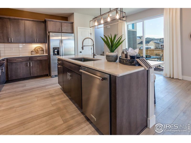 EXAMPLE PHOTO: KITCHEN ISLAND