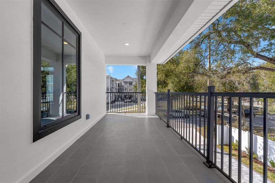 Exterior details and patio area of a home in , Orlando (Image 28).