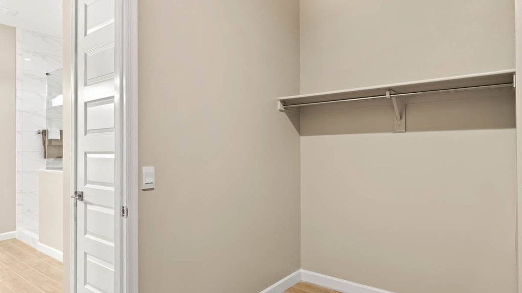 Spacious, unfurnished interior of a new home in Aloravita, Peoria (Image 25).