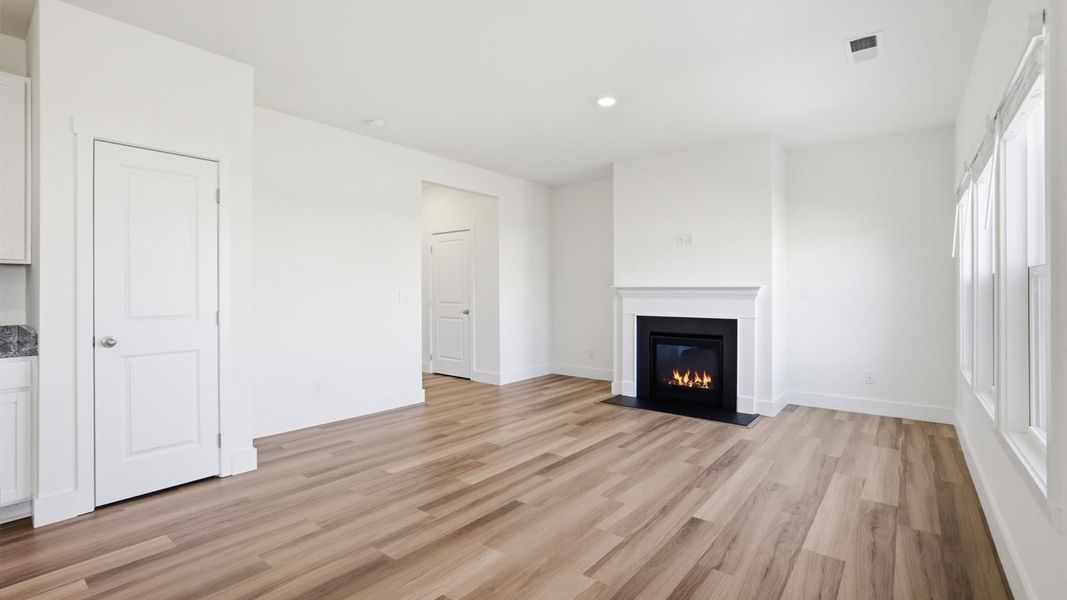 Spacious, unfurnished interior of a new home in Millstone Village, Morristown (Image 24).