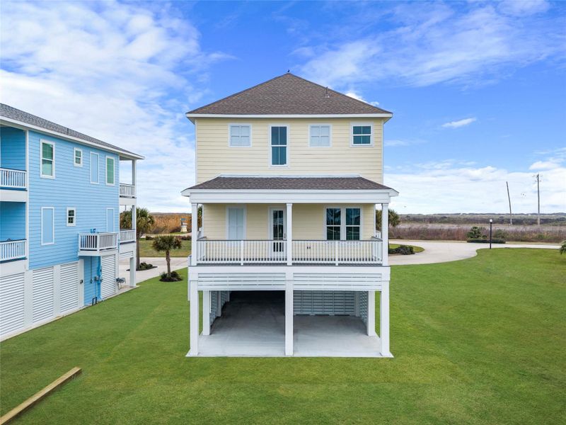 Exterior details and patio area of a home in , Galveston (Image 3).