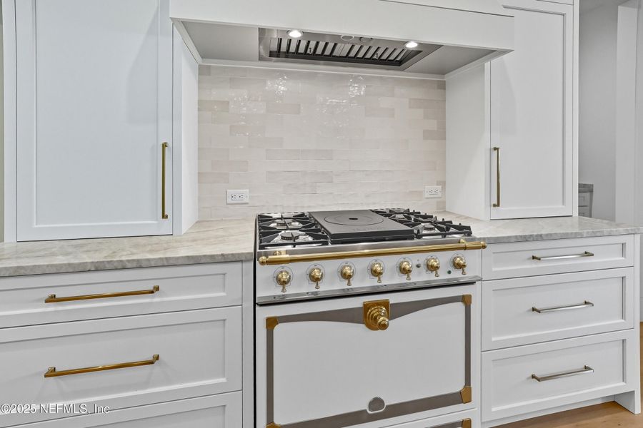 Close-up of interior finishes inside a home in , Ponte Vedra Beach (Image 20).