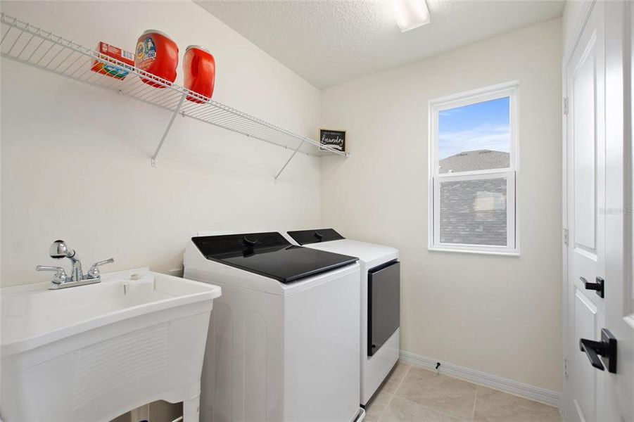 Utility room (upstairs)