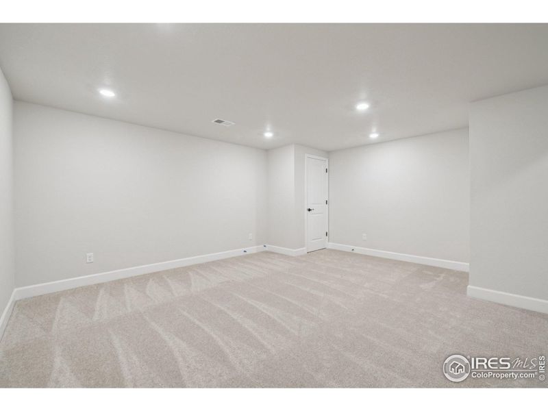 Spacious, unfurnished interior of a new home in The Villas Collection at Sterling Ranch, Littleton (Image 12).