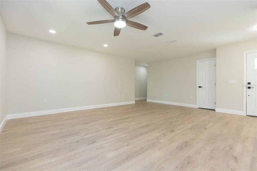 Spacious, unfurnished interior of a new home in , Dade City (Image 17).