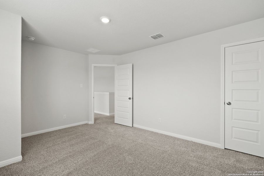Spacious, unfurnished interior of a new home in Cinco Lakes, San Antonio (Image 23).