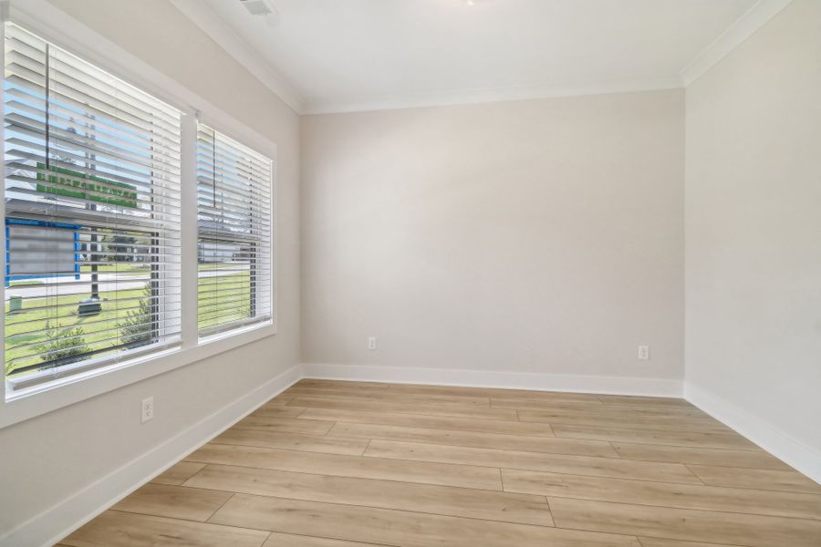 Representative unfurnished interior of a home built from the Sonoma II by Great Southern Homes in Edwards Ridge, Central (Image 47).