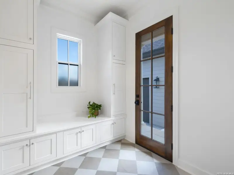 Furnished interior view inside a new home in , Alamo Heights (Image 7).