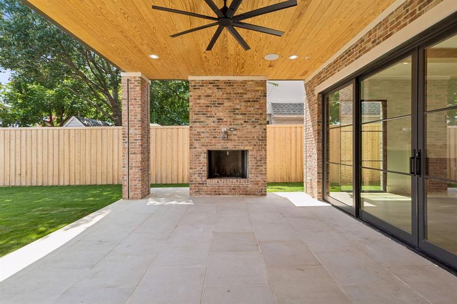 Exterior details and patio area of a home in , University Park (Image 3).