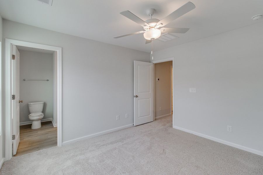 Spacious, unfurnished interior of a new home in Astoria, Columbia (Image 22).