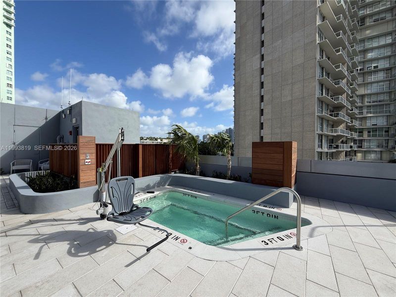 Condo located in Miami, FL showcasing its design and architecture (Image 26).