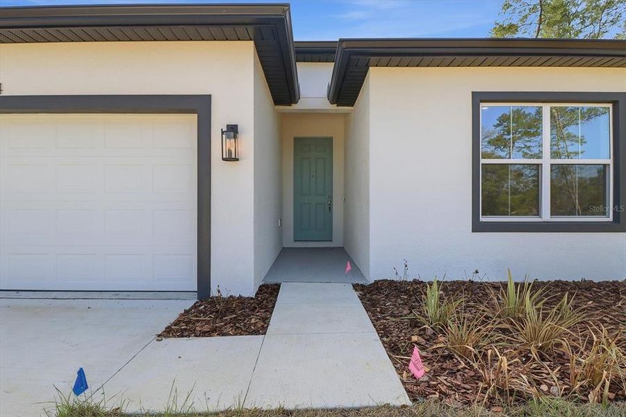 Exterior details and patio area of a home in , Ocala (Image 4).
