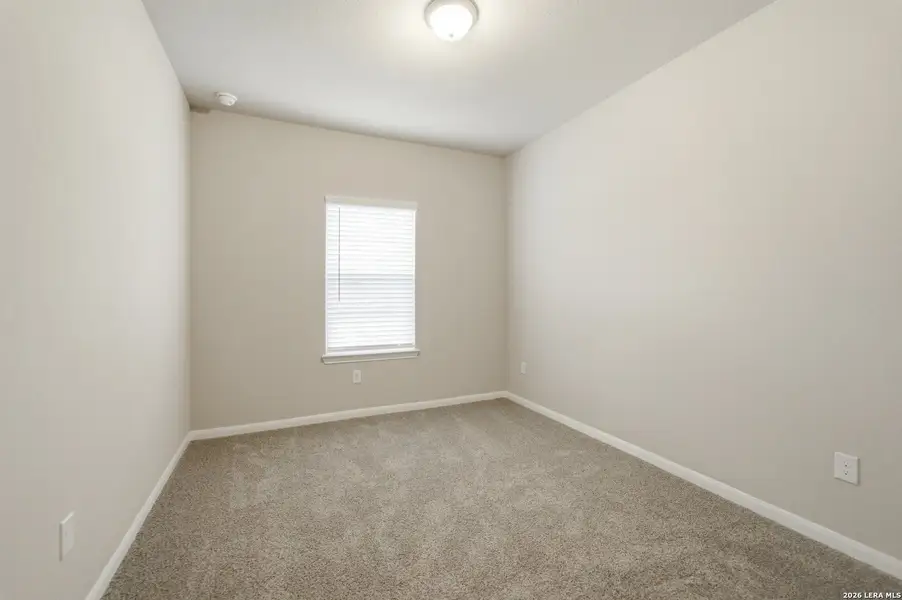 Spacious, unfurnished interior of a new home in Hennersby Hollow, San Antonio (Image 15).