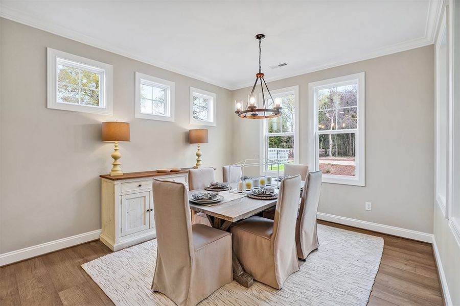 Lumina Island, Dining