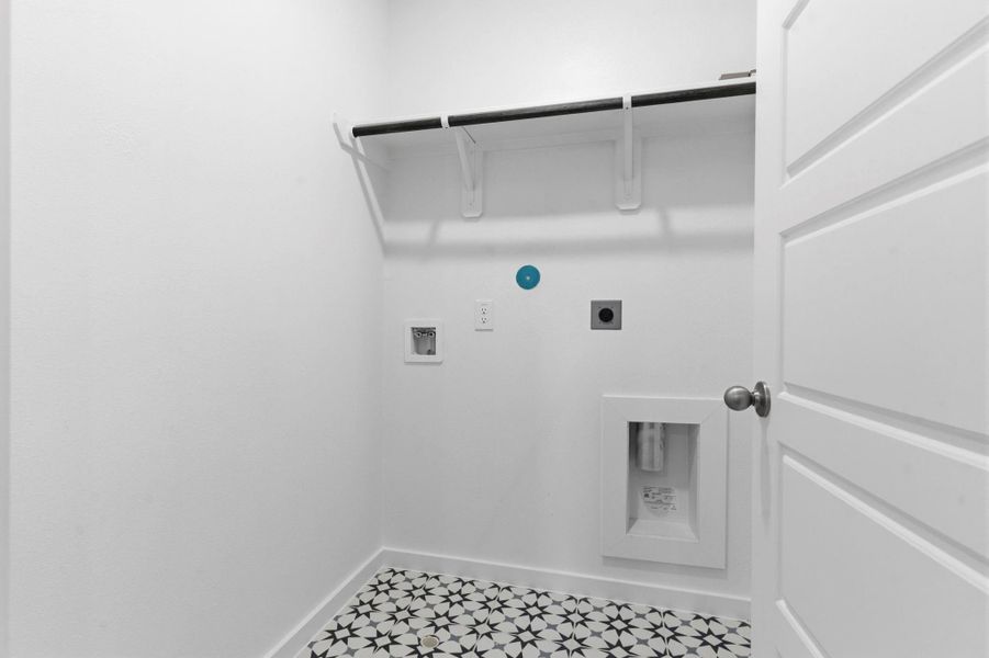 Spacious, unfurnished interior of a new home in , Iowa Colony (Image 40).