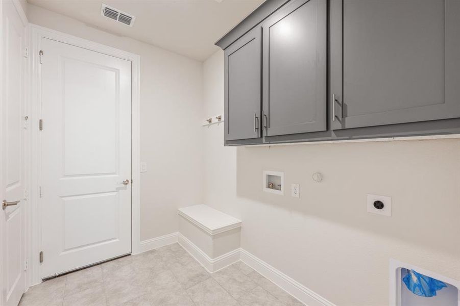 Furnished interior view inside a new home in Ridgepoint, Midlothian (Image 15).