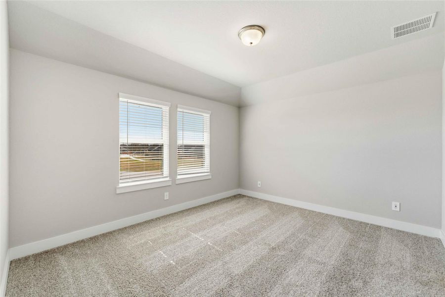 Spacious, unfurnished interior of a new home in Laurel Landing, Alvin (Image 18).