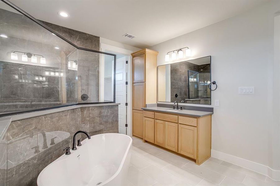 Furnished interior view inside a new home in Waterfall Ranch Estates, Waxahachie (Image 18).