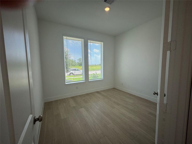 Spacious, unfurnished interior of a new home in Cross Creek West, Fulshear (Image 22).