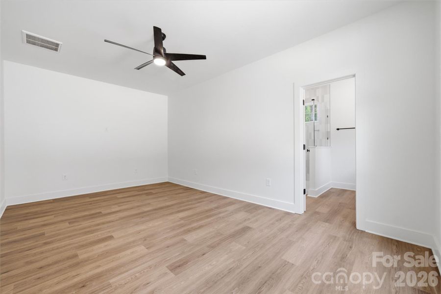 Spacious, unfurnished interior of a new home in , York (Image 28).