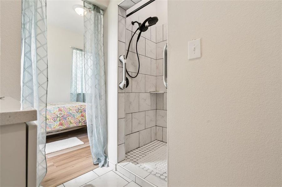 Furnished interior view inside a new home in , Tolar (Image 28).