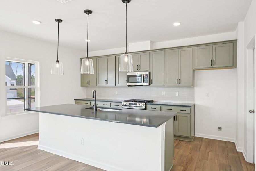 15-web-or-mls-Emeline Wy-S2703-015