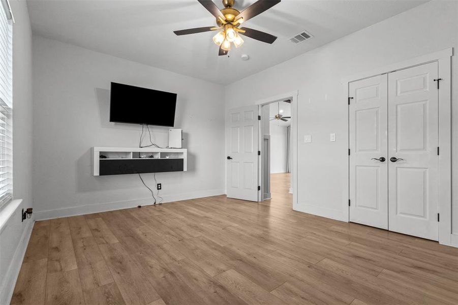 Spacious, unfurnished interior of a new home in , Mineral Wells (Image 14).