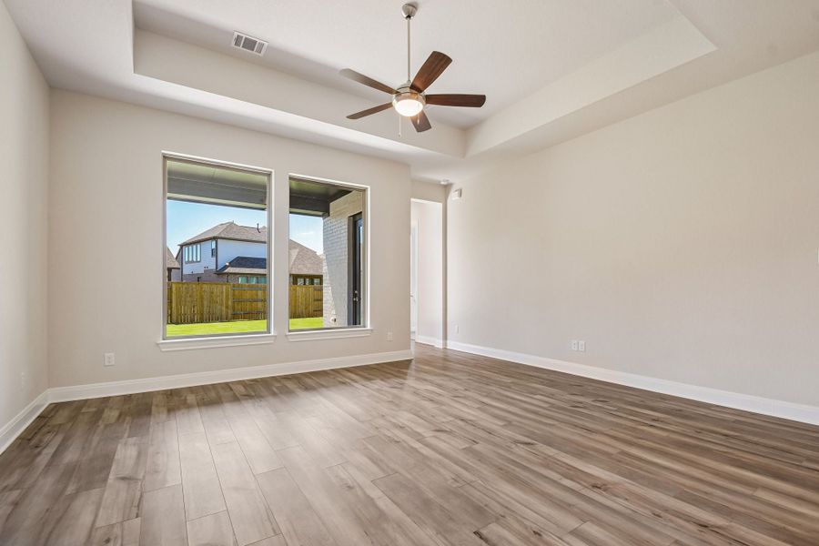 Spacious, unfurnished interior of a new home in 6 Creeks, Kyle (Image 13).